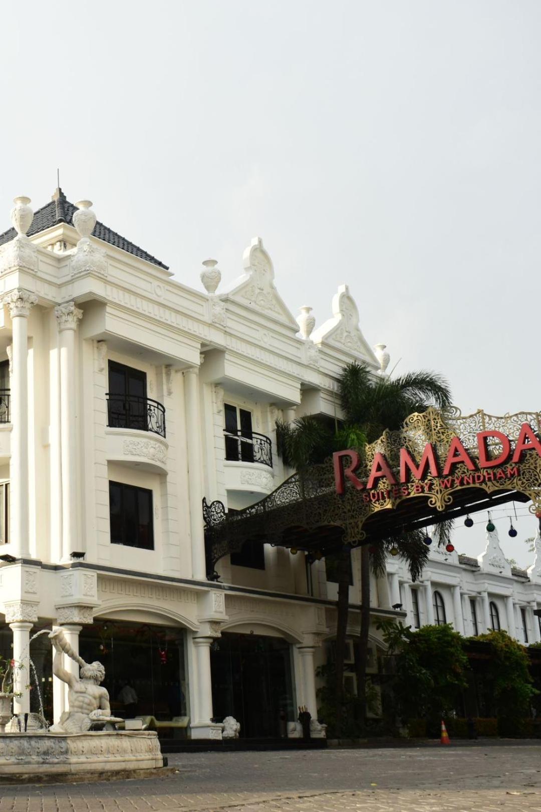 รามาดา สวีท บาย วินด์แฮม โซโล Hotel Surakarta  ภายนอก รูปภาพ